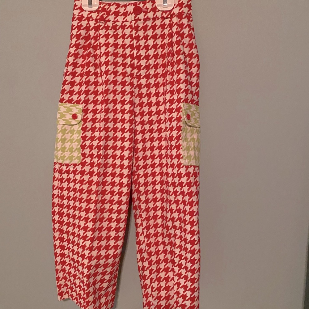 Cute, cute, cute! Red and green houndstooth